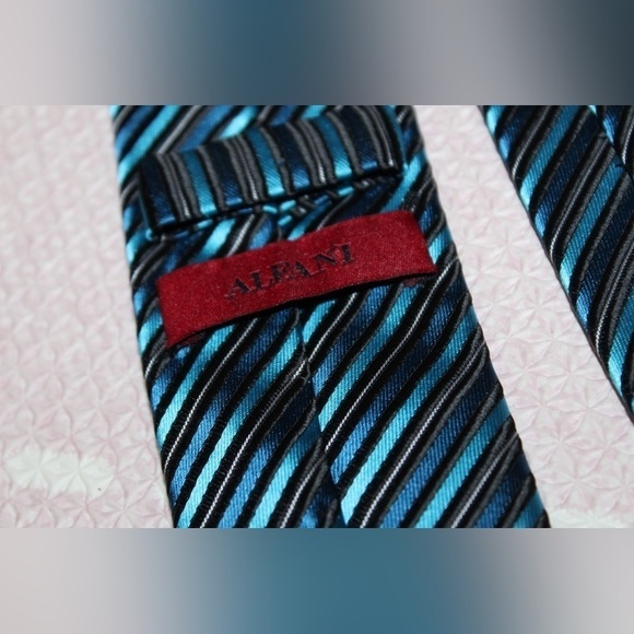 Men’s Alfani Blue Striped Tie Dress Shirt - Picture 2 of 5